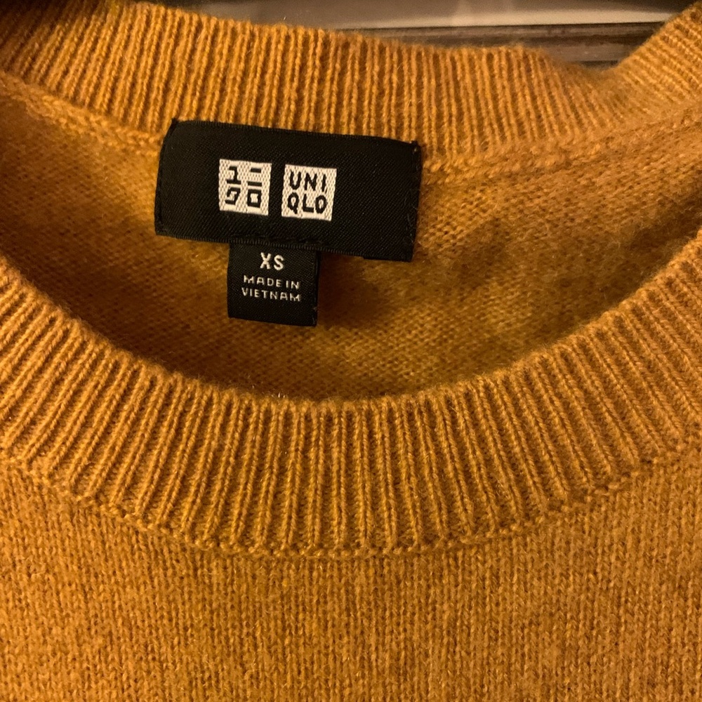Uniqlo Mustard Crewneck Cashmere Sweater - Picture 2 of 8